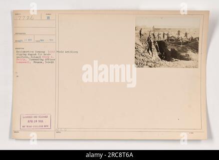 L'immagine mostra Headquarters Company del 149th Regiment Field Artillery, ex 1st Regiment Field Artillery, Illinois National Guard, scavando un dugout per il quartier generale a Bonamenil, in Francia. Il colonnello Henry J. Reilly è l'ufficiale comandante. La foto è stata scattata il 9 marzo 1918 ed è stata censurata e pubblicata il 20 aprile 1918 dalla divisione War College. Foto Stock