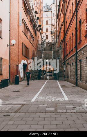 La gente sta camminando lungo il passaggio Foto Stock