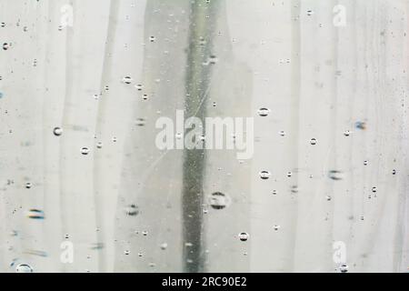 Frammento di primo piano della fontana di vetro all'interno del colonnato della sorgente calda o di Vridelni Kolonada, Karlovy Vary, Repubblica Ceca Foto Stock