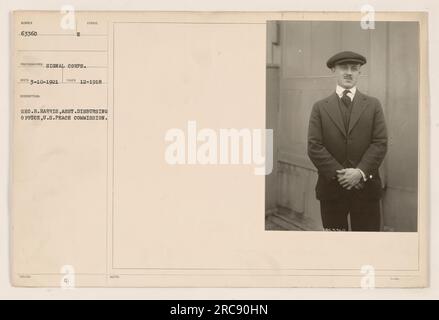 Geo. H. Harris, Assistente per l'ufficio di esborso per gli Stati Uniti Commissione di pace durante la prima guerra mondiale. La foto è stata scattata il 1918 dicembre dal Signal Corps. L'immagine mostra Harris nella sua uniforme, identificata come SRYOOL GEO.H.HARRIS, ASST.DEBORSING OFFICE, COMMISSIONE PER LA PACE degli Stati Uniti. L'immagine faceva parte dell'archivio DEL LETTO con il numero 3-10-1921 PRENDE 12-1918. Foto Stock