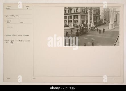 Victory Loan Parade che passa mostrando uno strato di mine operato dall'artiglieria costiera durante la prima guerra mondiale. Didascalia presa da Sgt. Combs, S.C., il 15 maggio 1919. Questa fotografia è numerata 48043 e fa parte di una serie che documenta le attività militari americane durante la guerra. Foto Stock