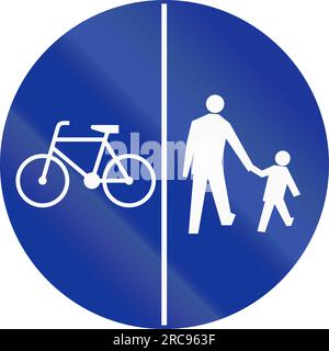 Segnale stradale polacco su un percorso condiviso con corsie separate, corsia sinistra per le biciclette e corsia destra per i pedoni. Foto Stock
