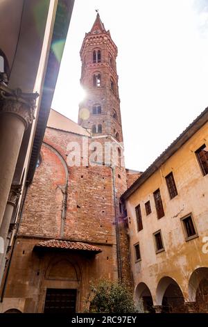 Abbazia e chiesa di Badia Fiorentina oggi sede delle Comunità monastiche di Gerusalemme, situata in via del Proconsolo, Firenze, Italia. Foto Stock