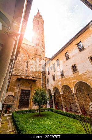 Abbazia e chiesa di Badia Fiorentina oggi sede delle Comunità monastiche di Gerusalemme, situata in via del Proconsolo, Firenze, Italia. Foto Stock