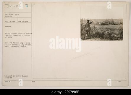 "Schegge antiaeree che scoppia vicino a Grandpre, nella Valle d'Aire. La foto raffigura la transizione tra la 4a Armata francese e la 1a Armata americana a Senuc, Ardenne, Francia. Questa immagine è stata scattata il 29 ottobre 1918 e pubblicata dalla A.E.F. Censura il 23 dicembre 1918." Foto Stock