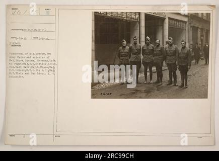 Il personale dell'ufficio del G-1 del 4th Army Corps è visto fuori dal loro quartier generale a Cochem, in Germania. Gli individui nella foto, da sinistra a destra, sono il maggiore E.O. Kistler, tenente colonnello Mack Garr, maggiore L. Moore, maggiore E.M. Lubeck (M.T.O 4th A.C), maggiore W.R. Blair, e il sottotenente I.T. Schneider. La foto è stata scattata il 5 gennaio 1919. Foto Stock