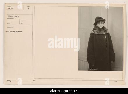 Soldati che marciano in formazione durante la prima guerra mondiale Foto Stock