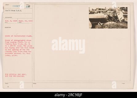 Relitto di un aereo fotografico JN6-HO da Langley Field, Virginia, all'ippodromo di Pimlico nel Maryland. L'incidente si è verificato mentre l'aereo stava sorvolando la pista durante l'apertura della 4th Liberty Loan Drive. Il tenente Paul Lobey era il pilota. Questa fotografia è stata contrassegnata come "rilasciata solo per uso ufficiale" e "non per la pubblicazione". Foto Stock