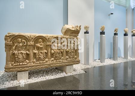 Marmorskulpturen und Statuen im Museum von Aphrodisias Antica Città, Denizli, Tuerkei |sculture in marmo e statue all'interno del museo di Aphrodisias A. Foto Stock