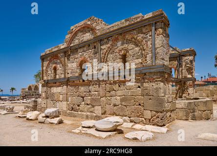 Athene und Apollon Tempel in den Ruinen der roemischen Stadt Side, Antalya, Türkei |Tempio di Atena e Apollo in rovine della città romana di Side, A Foto Stock