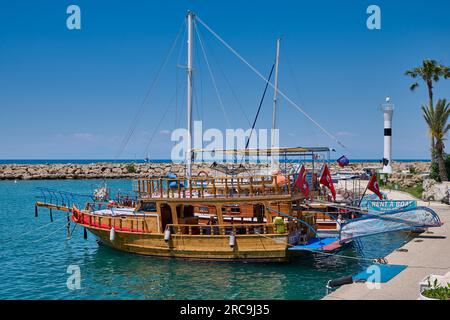 Hafen der Altstadt von Side, Antalya, Tuerkei |porto della città vecchia di Side, Antalya, Turchia| Foto Stock