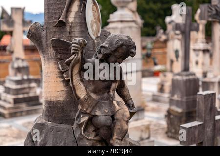 Firenze, 6 aprile 2022: Il Cimitero delle Porte Sante è un cimitero monumentale di Firenze situato all'interno del fortif Foto Stock