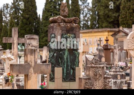 Firenze, 6 aprile 2022: Il Cimitero delle Porte Sante è un cimitero monumentale di Firenze situato all'interno del fortif Foto Stock