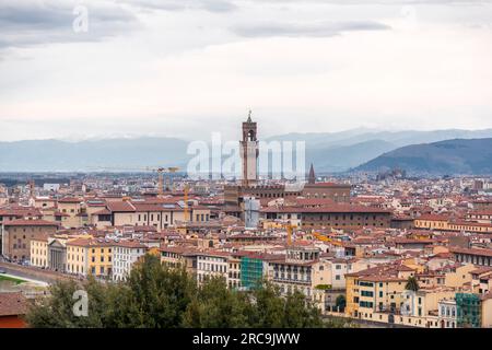 Firenze, Italia - 6 aprile 2022: Palazzio Vecchio, il Palazzo Vecchio in Piazza della Signoria a Firenze, Toscana, Italia. Foto Stock