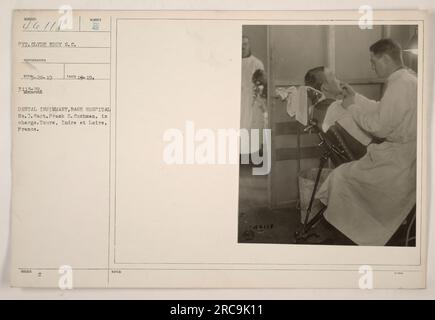 Didascalia: Infermeria dentale nel base Hospital No.7, situato a Tours, Indre et Loire, Francia. Il capitano Frank H. Cushman è al comando. La foto è stata scattata dalla Pvt Clyde Eddy, S.C. È numerato 46118, rilasciato il 19-19. Foto Stock