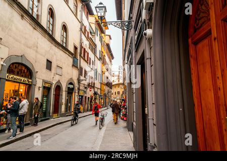 Firenze, Italia - 6 aprile 2022: Architettura tipica e Street view a Firenze, Toscana, Italia. Foto Stock