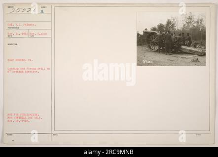 V.J. CPL Palumbo partecipa a un'esercitazione di caricamento e accensione su un obice britannico 8 a Camp Eustis, Virginia. La foto è stata scattata il 6 novembre 1918. Non è destinato alla pubblicazione e solo all'uso ufficiale. Queste informazioni sono state ricevute l'11 novembre 1918 e pubblicate il 18 novembre 1918. Foto Stock