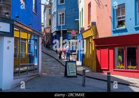 Folkestone, Regno Unito - 9 luglio 2023: Folkestone's Creative Quarter, in Folkestone's Old High Street Foto Stock