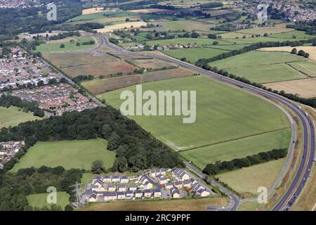 Vista aerea da est guardando ad ovest della terra delimitata dalla nuova A6120 East Leeds Orbital Road a Redhall, Leeds 14 Foto Stock