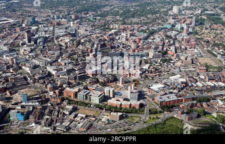 Vista aerea dello skyline del centro di Sheffield da est guardando a ovest, South Yorkshire, Regno Unito Foto Stock