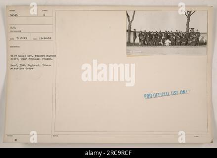 I soldati del 21st Grand Division Transportation Corps a Camp Pullman in Francia, catturano un'immagine della banda dal 35th Regiment. Questa fotografia è stata scattata da un fotografo SC il 14 novembre 1918. Il simbolo e 218T è visibile sulle uniformi dei membri della band. Foto Stock