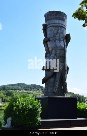 Monumento UE con due mani a Schengen Foto Stock