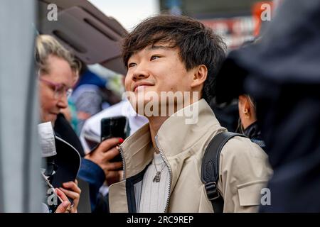 Silverstone, grande britiano. 10 luglio 2023. CIRCUITO DI SILVERSTONE, REGNO UNITO - 08 LUGLIO: Yuki Tsunoda, AlphaTauri AT04 prima del Gran Premio di Gran Bretagna di F1 sul circuito di Silverstone il 9 luglio 2023 a Northampton, Inghilterra. (Foto di Michael Potts/BSR Agency) credito: BSR Agency/Alamy Live News Foto Stock