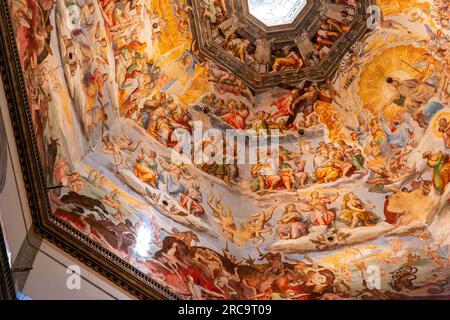 Firenze, Italia - 6 aprile 2022: Dettaglio interno dal Duomo di Firenze, Cattedrale di Santa Maria del Fiore a Firenze. L'edificio era Foto Stock