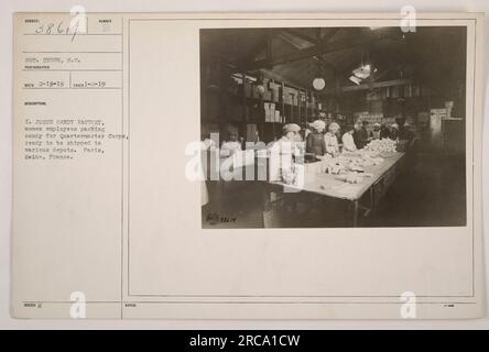 Le donne dipendenti della E. Josse Candy Factory di Parigi, Senna, Francia, sono viste confezionare caramelle per il Quartermaster Corps durante la prima guerra mondiale. Le caramelle sono preparate per essere spedite a vari depositi. Questa foto è stata scattata il 2 gennaio 1919 da Sgt. Ryden, S.C., e la descrizione è soggetto n. 38619. Foto Stock