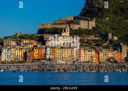 Isola di Palmaria, vista di Portovenere, Palmaria, Portovenere, Liguria, Italia Foto Stock