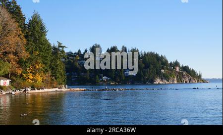 Stagione autunnale al Whytecliff Park, West Vancouver, British Columbia, Canada Foto Stock