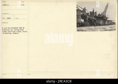 Un cannone ferroviario da 400 mm del 53rd Coast Artillery Corps in posizione per sparare, situato a nord di Mailley, in Francia. Questa foto è stata scattata come simbolo delle attività militari degli Stati Uniti durante la prima guerra mondiale L'immagine è stata ricevuta nel 1919 ed è identificata con il numero 12504B. Foto Stock