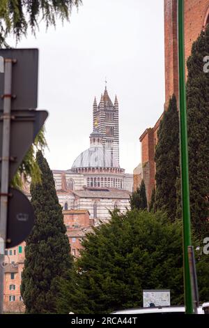 Siena, Italia - Apr 7, 2022: La Cattedrale di Siena è una chiesa medievale di Siena, dedicata fin dai primi tempi come chiesa mariana cattolica romana, oggi datata Foto Stock