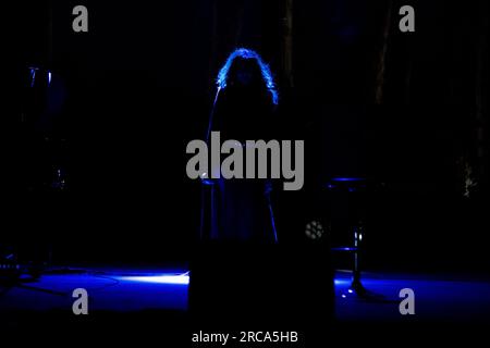 12 luglio 2023, Ostia Antica, Italia: La cantante italiana Carla Bissi, alias Alice, durante il concerto ''eri con me: Alice canta Battiato'' al Teatro Romano di Ostia Antica, vicino Roma (Credit Image: © Matteo Nardone/Pacific Press via ZUMA Press Wire) SOLO USO EDITORIALE! Non per USO commerciale! Foto Stock