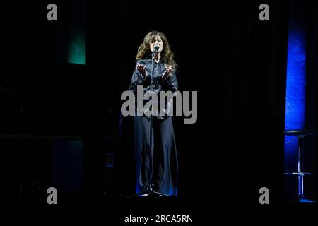 12 luglio 2023, Ostia Antica, Italia: La cantante italiana Carla Bissi, alias Alice, durante il concerto ''eri con me: Alice canta Battiato'' al Teatro Romano di Ostia Antica, vicino Roma (Credit Image: © Matteo Nardone/Pacific Press via ZUMA Press Wire) SOLO USO EDITORIALE! Non per USO commerciale! Foto Stock