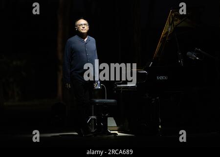 12 luglio 2023, Ostia Antica, Italia: Il pianista Carlo Guaitoli durante il concerto ''eri con me: Alice canta Battiato'' al Teatro Romano di Ostia Antica (Credit Image: © Matteo Nardone/Pacific Press via ZUMA Press Wire) SOLO USO EDITORIALE! Non per USO commerciale! Foto Stock