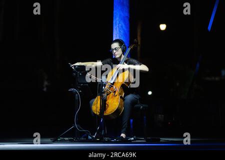 12 luglio 2023, Ostia Antica, Italia: La violoncellista chiara Trentin durante il concerto ''eri con me: Alice canta Battiato'' al Teatro Romano di Ostia Antica (Credit Image: © Matteo Nardone/Pacific Press via ZUMA Press Wire) SOLO USO EDITORIALE! Non per USO commerciale! Foto Stock