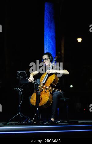 12 luglio 2023, Ostia Antica, Italia: La violoncellista chiara Trentin durante il concerto ''eri con me: Alice canta Battiato'' al Teatro Romano di Ostia Antica (Credit Image: © Matteo Nardone/Pacific Press via ZUMA Press Wire) SOLO USO EDITORIALE! Non per USO commerciale! Foto Stock