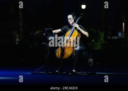 12 luglio 2023, Ostia Antica, Italia: La violoncellista chiara Trentin durante il concerto ''eri con me: Alice canta Battiato'' al Teatro Romano di Ostia Antica (Credit Image: © Matteo Nardone/Pacific Press via ZUMA Press Wire) SOLO USO EDITORIALE! Non per USO commerciale! Foto Stock