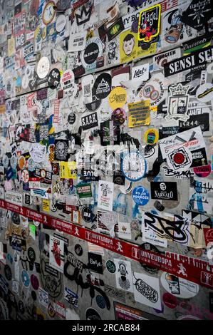 Primo piano di Stickers on the Wall, Amsterdam, Paesi Bassi Foto Stock