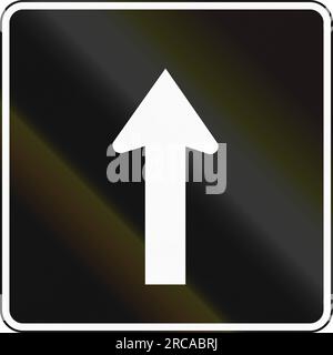 Segnale di gestione corsia in Canada - corsia per il passaggio dritto. Questo segno è usato in Ontario. Foto Stock