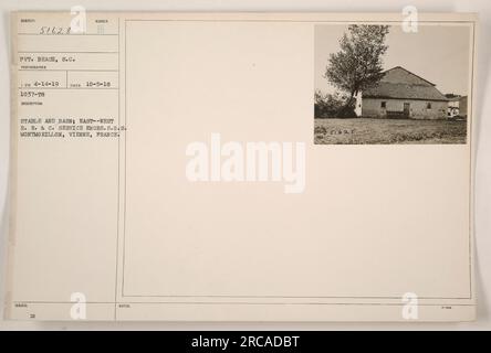 Stalla e fienile appartenenti alla R.R. Est-Ovest & C. Service Engineers, S.O.S. a Montmorillon, Vienne, Francia. La foto è stata scattata il 5 ottobre 1918 da Pvt. Beach, un soldato della Carolina del Sud. L'immagine fa parte della collezione numerata CD 4-14-19 e riporta la descrizione 18 Suède Stable and Barn. Le note di accompagnamento riportano l'identificazione dell'unità come 1/628. Foto Stock
