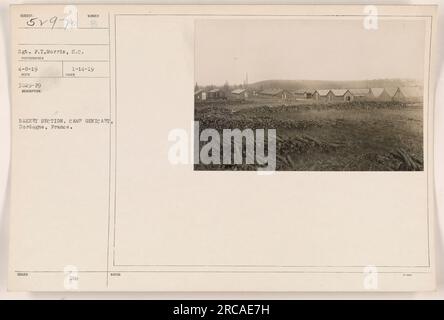 Soldati che lavoravano nella sezione di panificio di Camp Genicart in Dordogna, Francia durante la prima guerra mondiale. L'immagine è stata scattata l'8 aprile 1919 dal Sgt. P.T. Morris della S.C. La foto fa parte dei registri ufficiali, numerati RECO 3529-79. Foto Stock