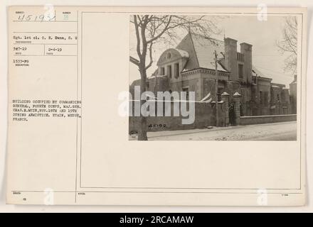 Veduta aerea dell'edificio occupato dal maggiore generale Cas. H. Muir, comandante generale del quarto corpo, durante il 18 e 19 novembre 1918, a Etain, Mosa, Francia, durante l'armistizio. Fotografia scattata dal sergente C.E. Dunn, fotografo dei Signal Corps, il 19 novembre 1918. Foto numero 45192. Foto Stock