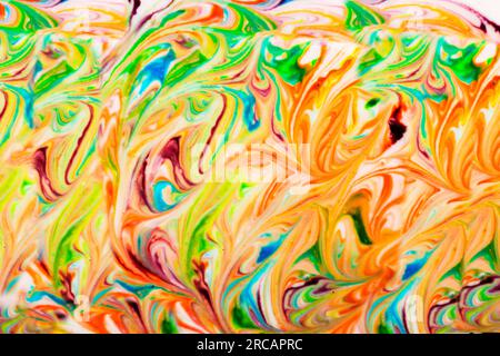 Coloratissime pitture liquide mescolate insieme che creano un astratto moderno. Illustrazioni. Foto Stock