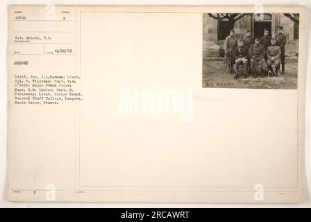 Ufficiali del General staff College di Langres, Francia. La foto include Lieut. Col. J.A. Dorman, Lieut. Col. P. Williame, Capt. E.A. O'Neil, maggiore Frank Jones, capitano B.M. Dunber, il capitano M. Kennessey e Lieut. George Brant. Presa il 28 dicembre 1919. (111-SC-44640) Foto Stock