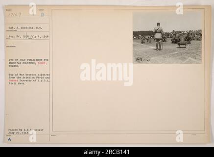 I soldati dell'Aviation Field e della Rannes Barracks che partecipano ad una gara di tiro alla fune durante il 4 luglio si incontrano a Tours, in Francia, il 4 luglio 1918. La foto è stata scattata dal Sgt. A. Moscioni e approvata dalla A.E.P. censor il 29 luglio 1918. Foto Stock