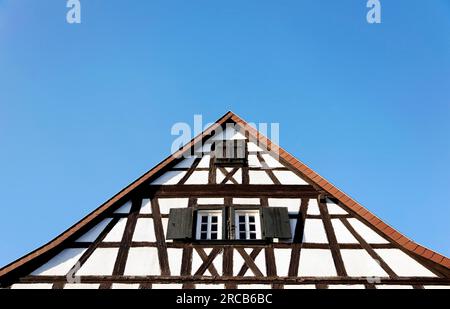 Casa in legno e muratura Foto Stock