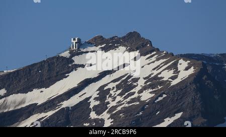 Stazione di vertice e il ponte sospeso sul Scex Rouge Foto Stock