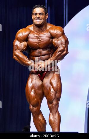 Columbus, Ohio, USA. 30 settembre 2006. IFBB Bodybuilder professionale Gustavo Badell in gara al Mr. Olympia 2006. (Immagine di credito: © Ian L. Sitren/ZUMA Press Wire) SOLO USO EDITORIALE! Non per USO commerciale! Foto Stock